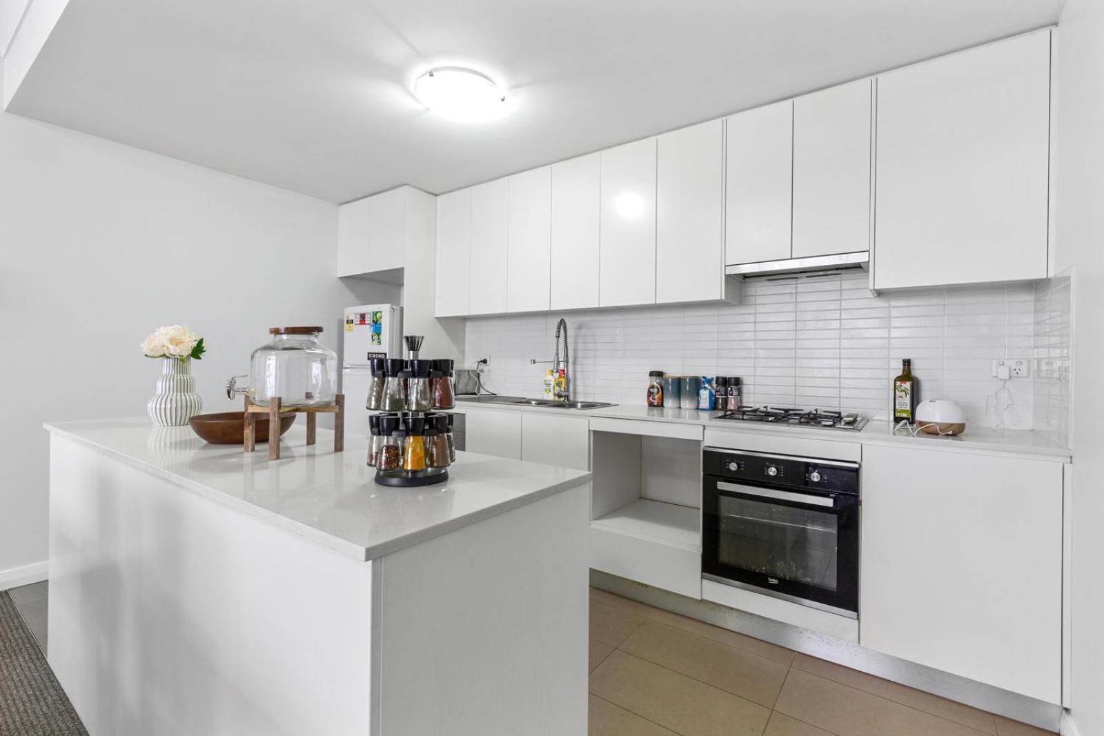 Airport Apartment *